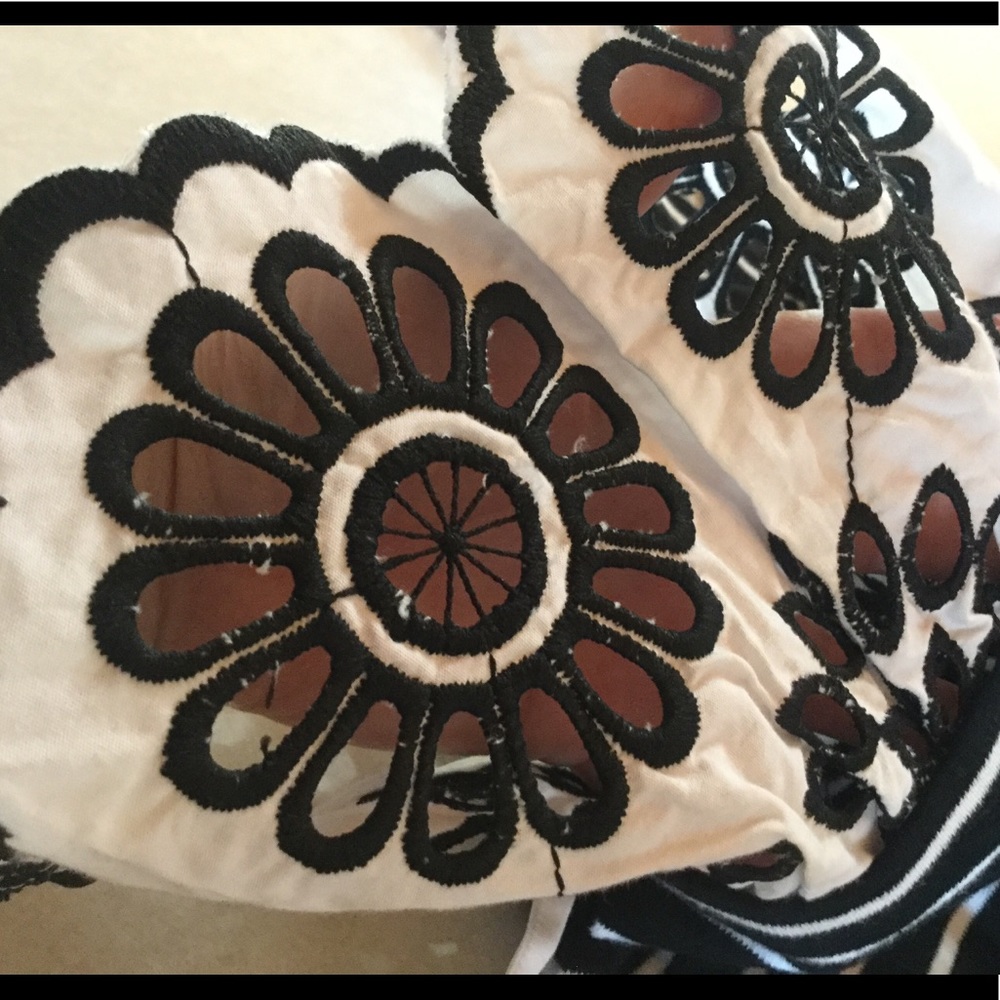 Fun Striped & Flower Design Top - Picture 4 of 6